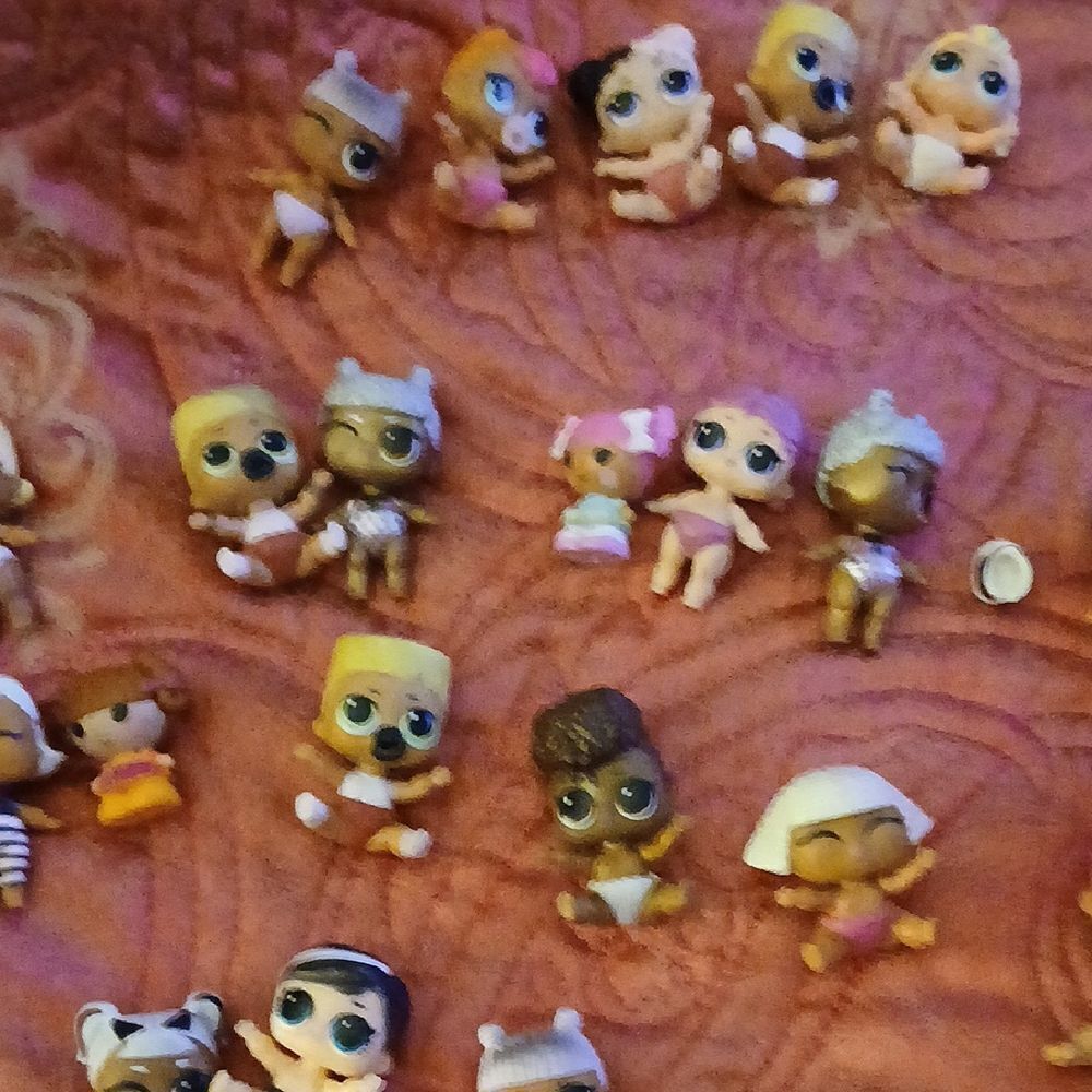 Assorted Colorful Dolls Set - Picture 4 of 5